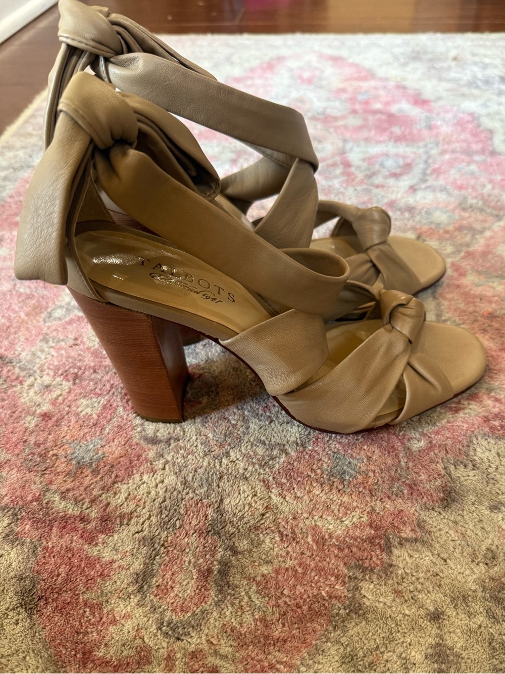 Talbots Tan leather Knot-Accent Open-Toe heel size 8.5